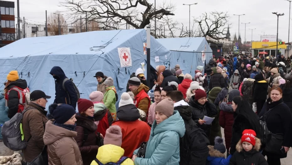 Украинские варвары выбирают Европу, беженцы — Россию