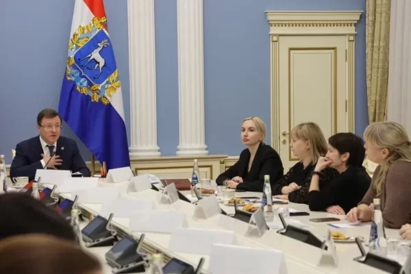 Губернатор Азаров два с половиной часа общался с женами воинов СВО