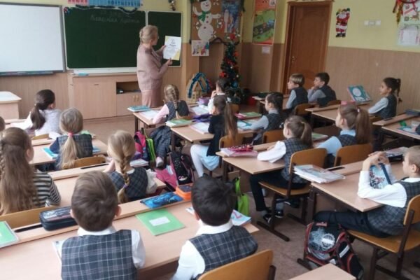 Учителям самарских школ и воспитательницам садиков задним числом подняли зарплаты