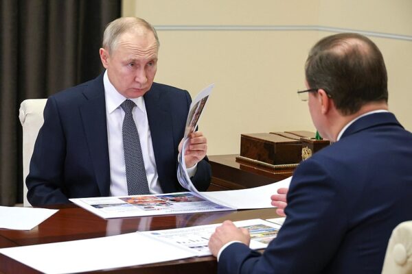 Азаров пригласил Путина на тольяттинскую набережную