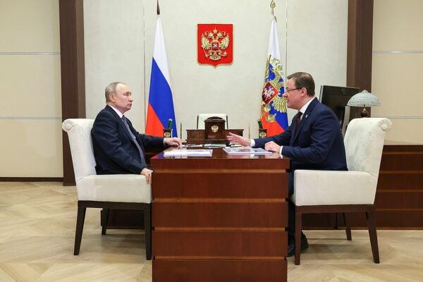 Президент России Владимир Путин встретился с губернатором Самарской области Дмитрием Азаровым